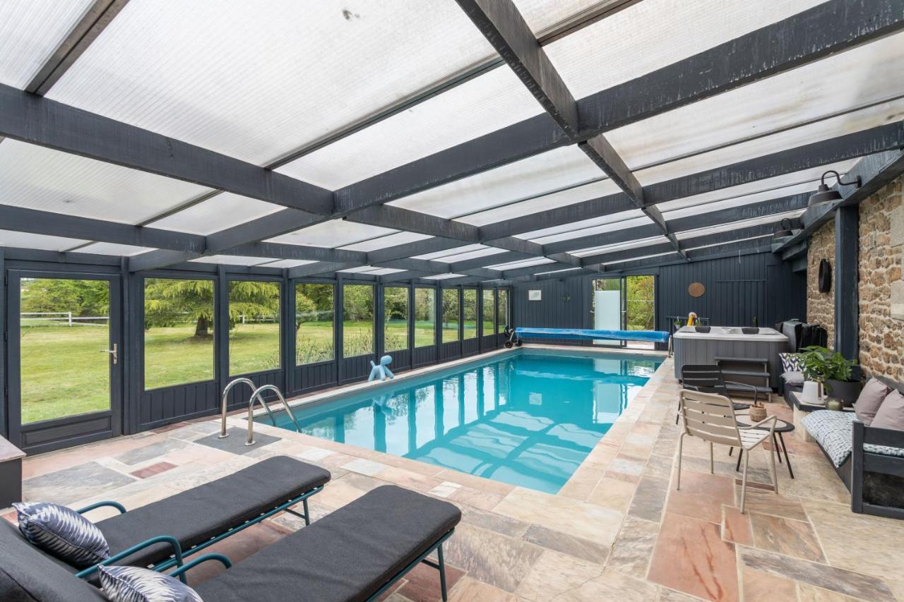 La Villa Du Golf - Avec Piscine Couverte Chauffee Et Jacuzzi Le Tronchet  Екстериор снимка